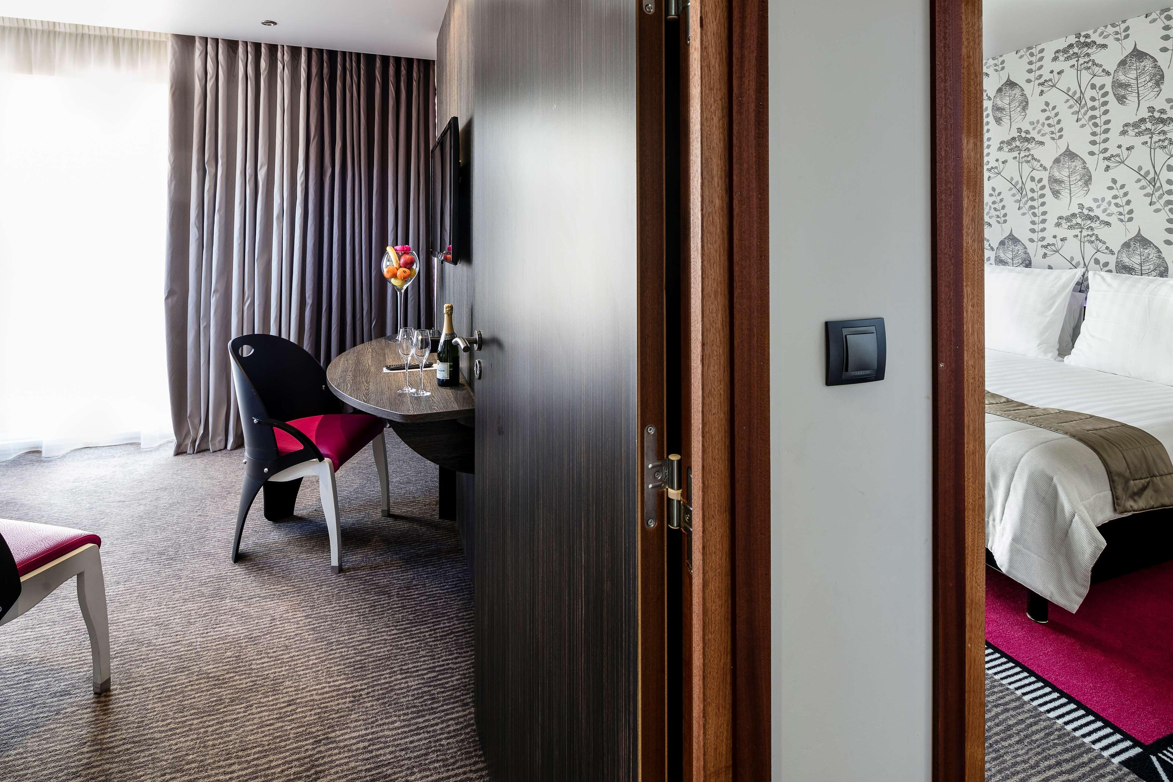 Best Western Premier Le Patio Des Artistes Wellness Jacuzzi Cannes Buitenkant foto